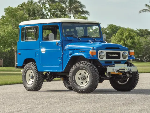 フェレナ 1982 Toyota FJ40 4X4 - The Vault MS