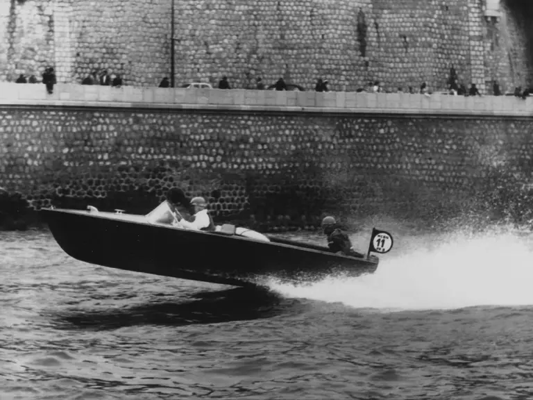 Roger Brunet at the helm of Sois Sage II en route to winning the 1957 Aux 6 Heures de Paris.