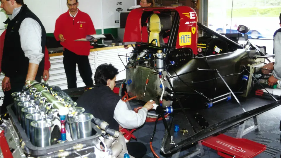 JB Giesse Team Ferrari prepares a 333 SP prior to the 1999 race at Spa Francorchamps.
