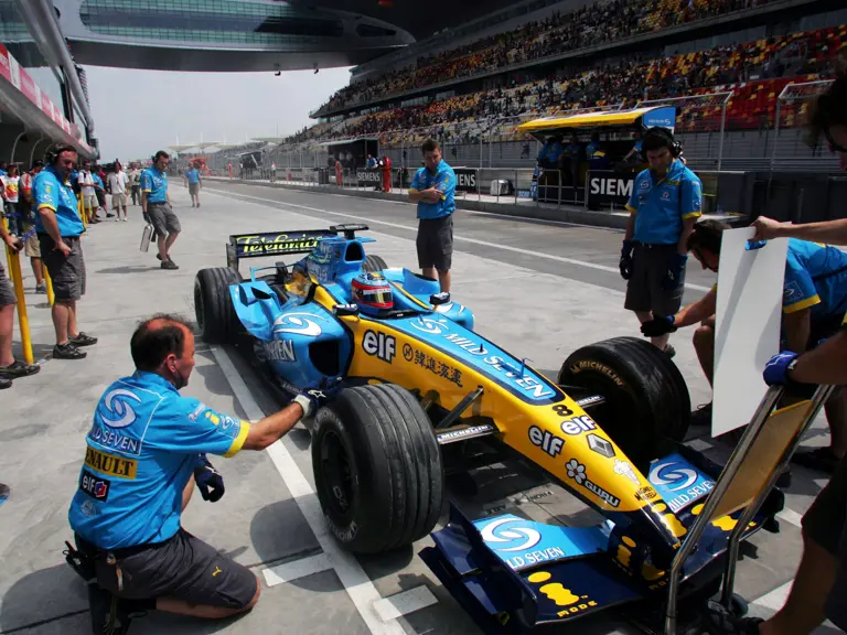 Fernando Alonso behind the wheel of chassis R24-07 during a pit stop at the 2004 Formula 1 Chinese Grand Prix.