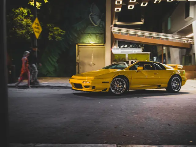 メンテナンス Lotus Project GT2 - Lotus Esprit engine cylinder head removal #04