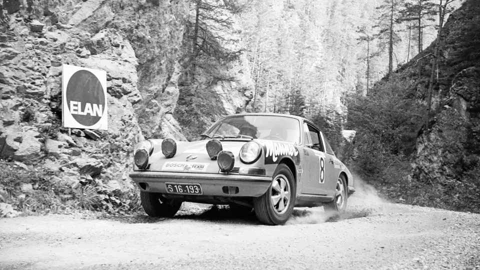 Joginder Singh behind the wheel of the 911 S during the 1969 Internationale Semperit Rally.