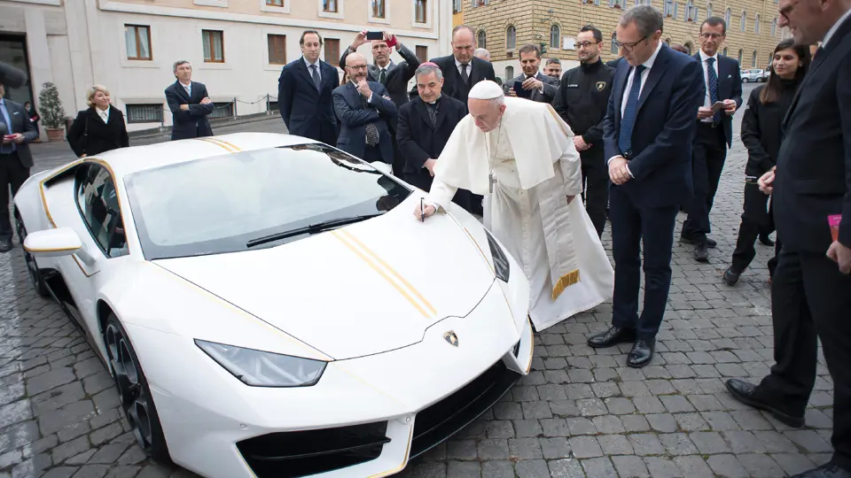 His Holiness Pope Francis signs the Lamborghini Huracán at a ceremony in Vatican City in November of 2017.