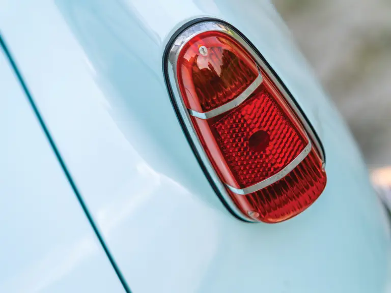 1/160, f 2.8, iso100 with a {lens type} at 155 mm on a Canon EOS-1D Mark IV.  Ph: Cymon Taylor