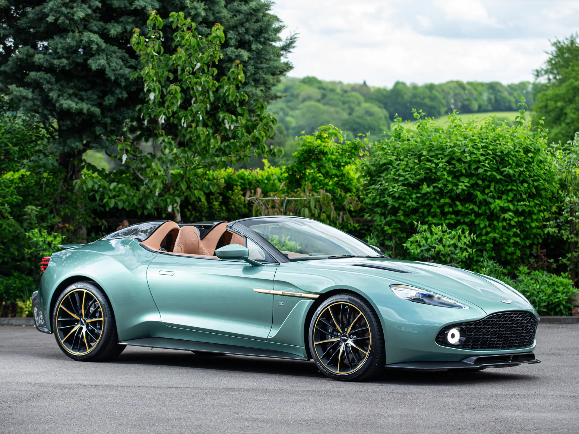 Spannende Aston Martin Vanquish Zagato Bildernull