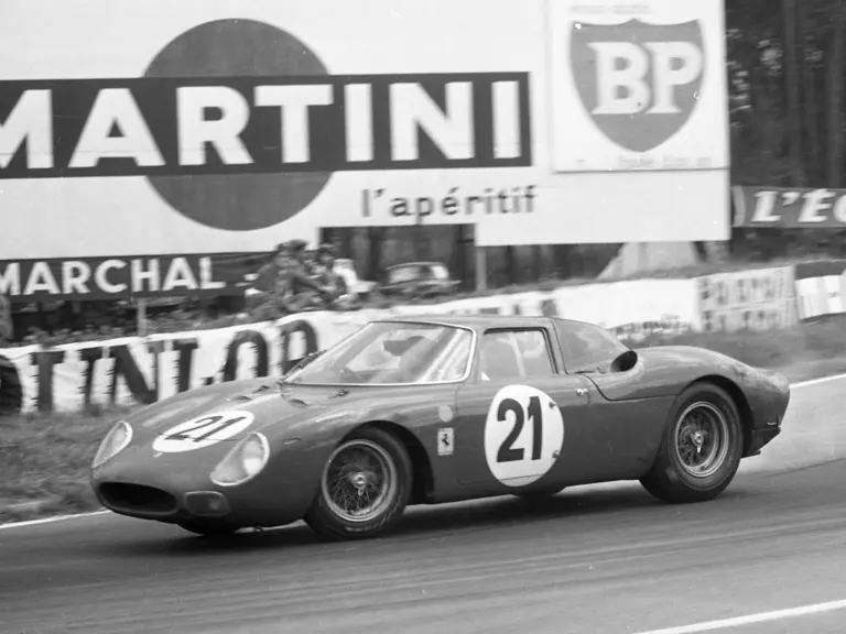 Chassis no. 5893 at the 1965 24 Hours of Le Mans.