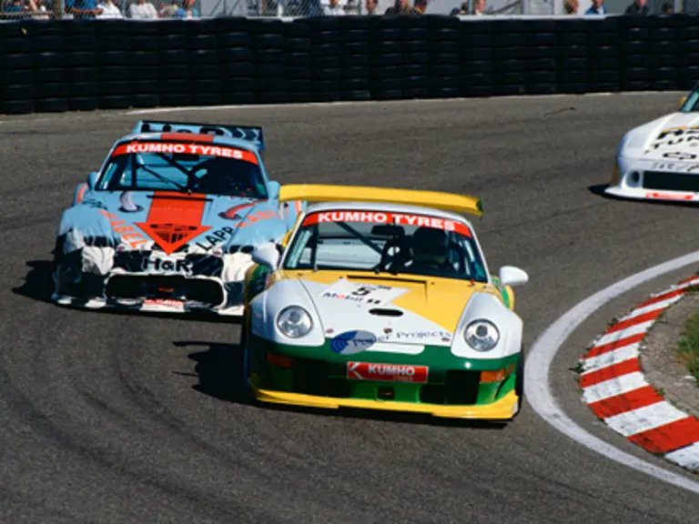 René Snel leads the pack as he rounds a corner at Zandvoort Circuit in May 1998.