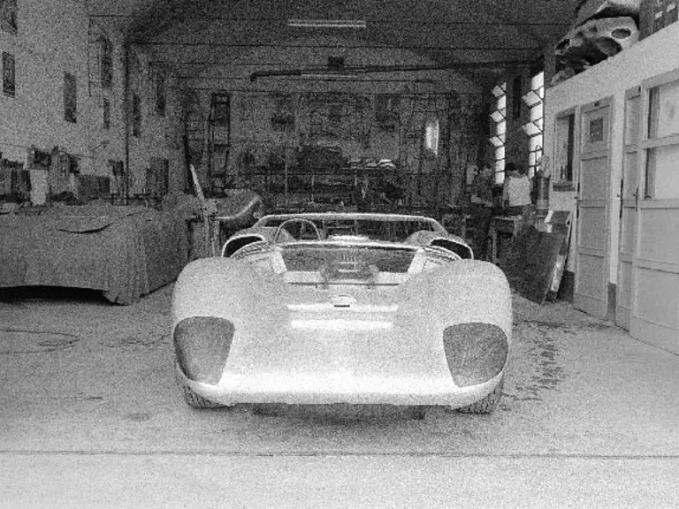 P70 at the Fantuzzi workshop, August 1965. P70 at the Fantuzzi workshop, August 1965.