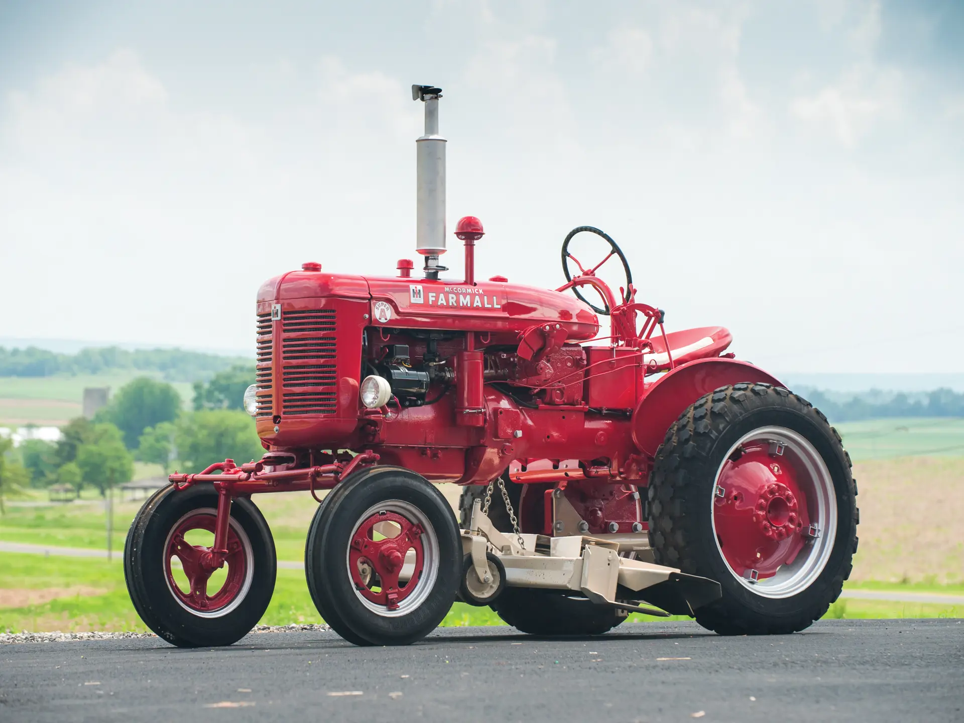 1949 McCormick-Farmall Super A Farm Tractor | Hershey 2016 | RM Sotheby's, image size:1920x1440