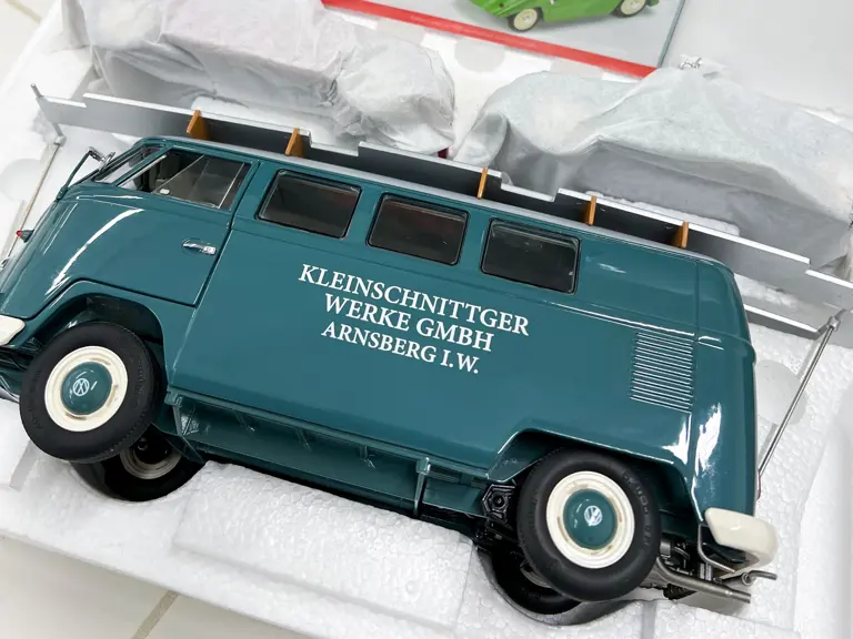 1:18 Scale Models | The White Collection | Online | RM Sotheby's