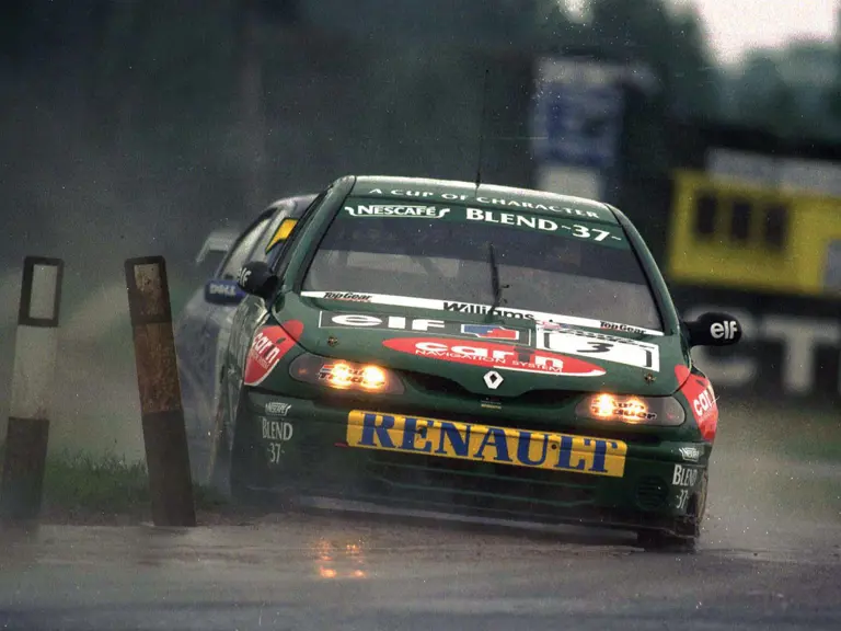 Jason Plato at speed during the 1998 British Touring Car Championship.