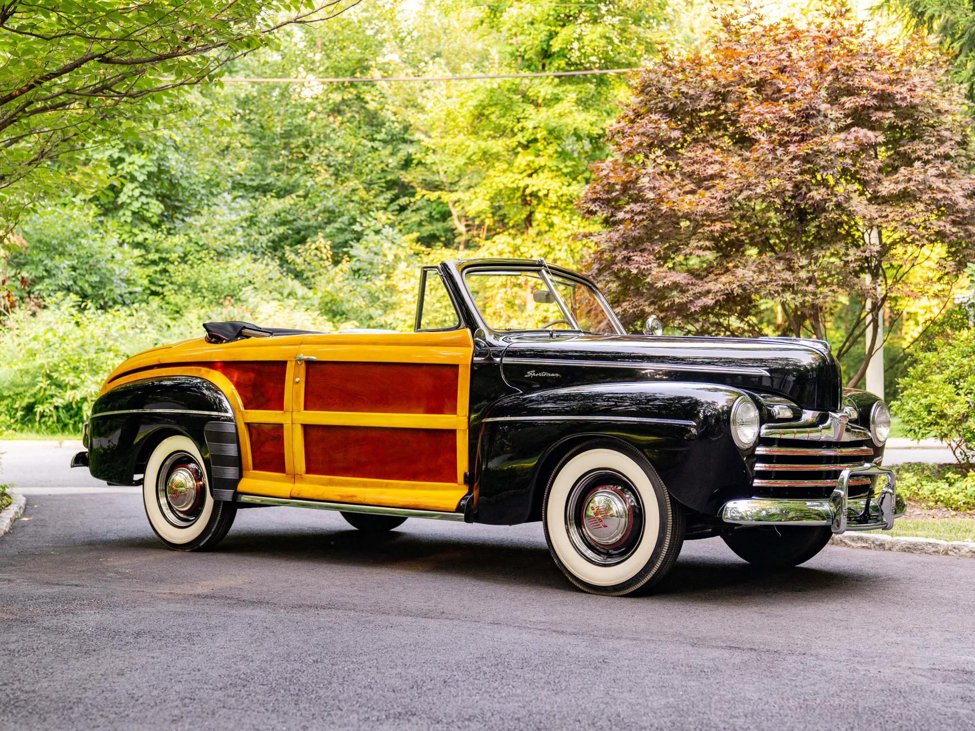 1947 Ford Super DeLuxe Sportsman Convertible | Hershey 2024 | RM Sotheby's