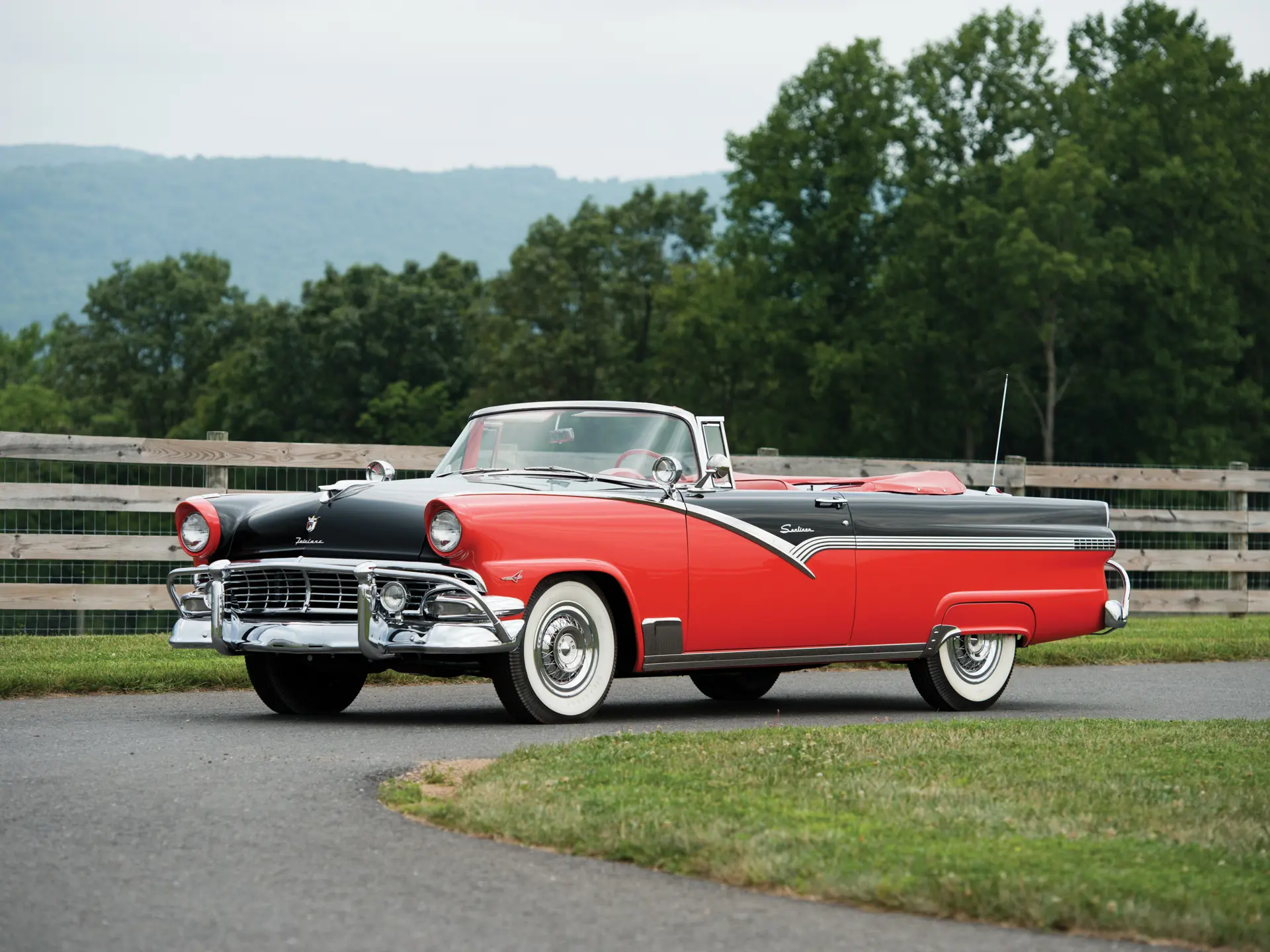 1956 Ford Fairlane Sunliner