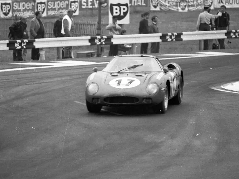 Chassis no. 5893 at the 1969 24 Hours of Le Mans.