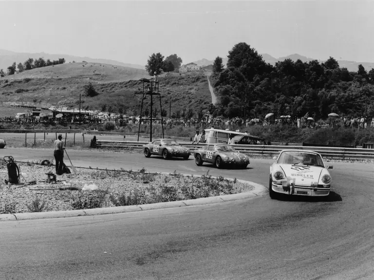 Leading the pack, Alberto Donà achieved 4th in class at the 1975 Coppa AC Verona in this 2.7 RS Lightweight.