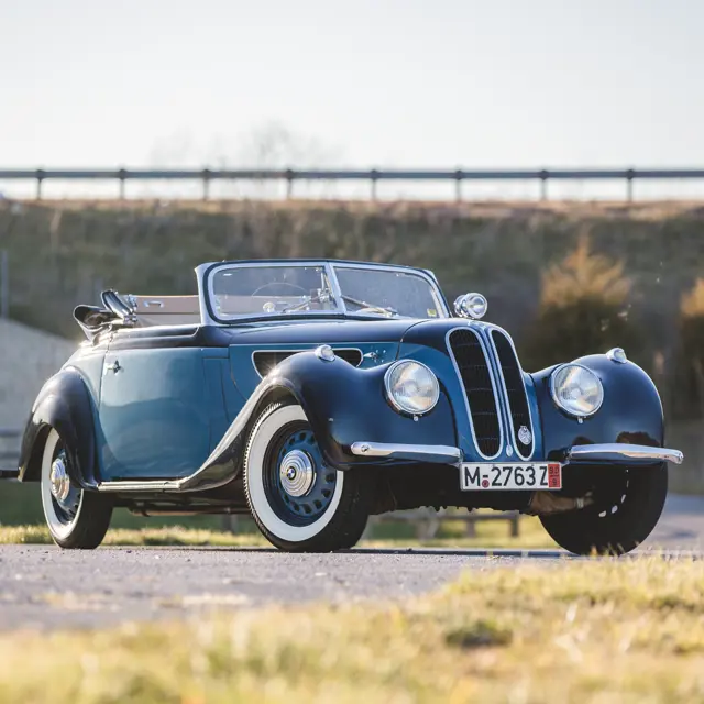 Schuco シュコー BMW 327 Cabriolet BMW クラシック SCHUCO Classic 1:18 BMW 327 Coupe black-blue clockwork 00021