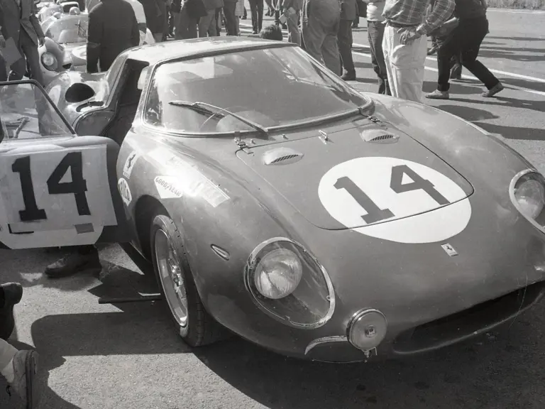 Chassis no. 5893 in the NART pit at the 1968 24 Hours of Le Mans.