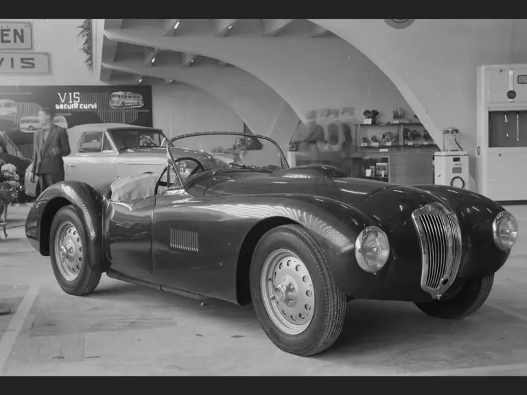 Chassis 421/100/168 on display at the 1952 Turin Motor Show.