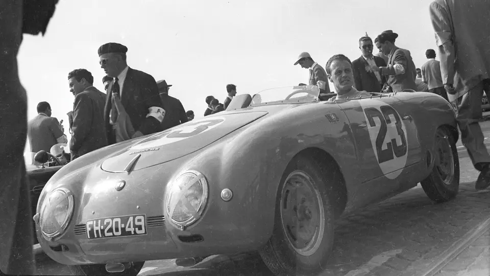 Joaquim Nogueira sits in chassis DK28 on the starting grid of the 1954 Circuito de Porto, in which he finished 2nd overall.