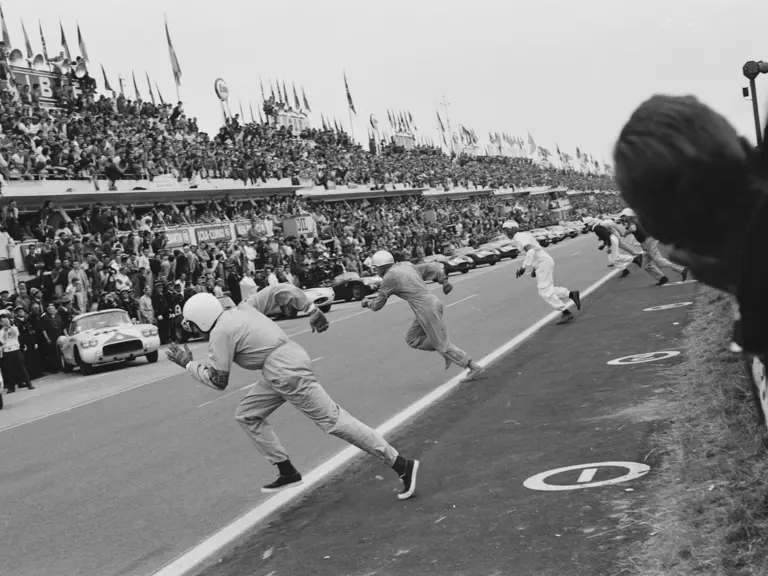 Briggs Cunningham (foreground) sprints across the track to #1, while Dick ‘The Flying Dentist’ Thompson (#2) and John Fitch (#3) follow suit.