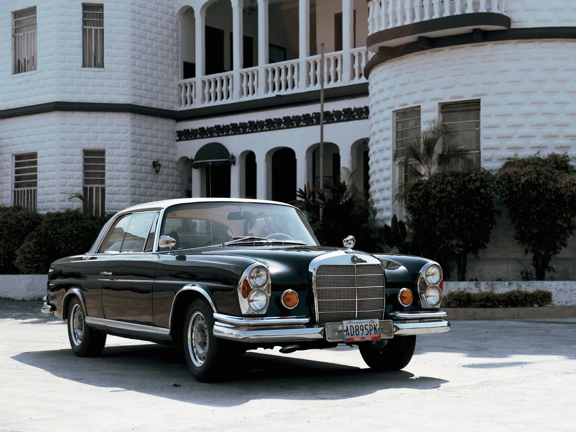 1966 Mercedes-Benz 220 SE Coupe | Fort Lauderdale 2019 | RM Sotheby's