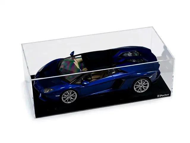 Lamborghini Aventador LP 700-4 Roadster 1:8 Scale Model by Pocher