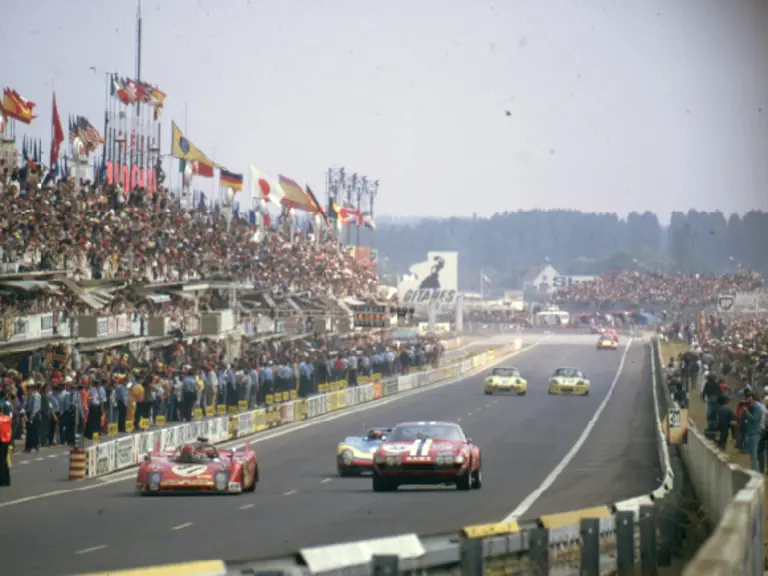 Chassis no. 16343 races down the main straight at the 1974 24 Hours of Le Mans.