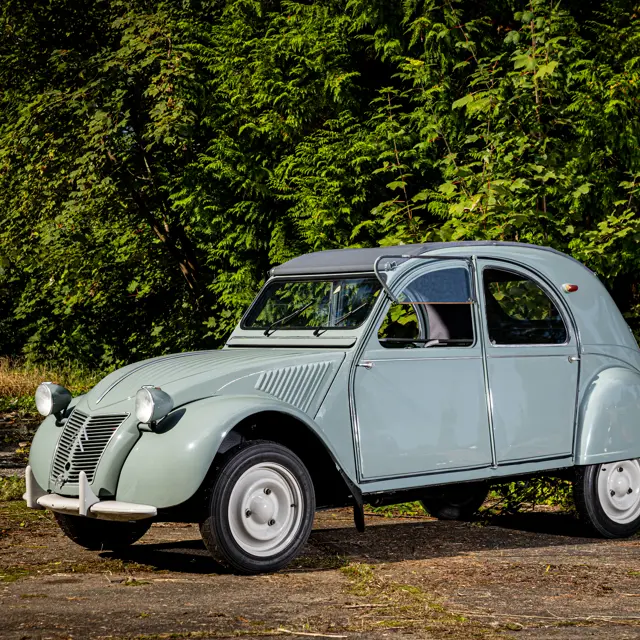 1／18  CITROEN 2CV(1952) MAISTO 31834STF Scale 1/18 | CITROEN 2CV 1952 - SEATS IN