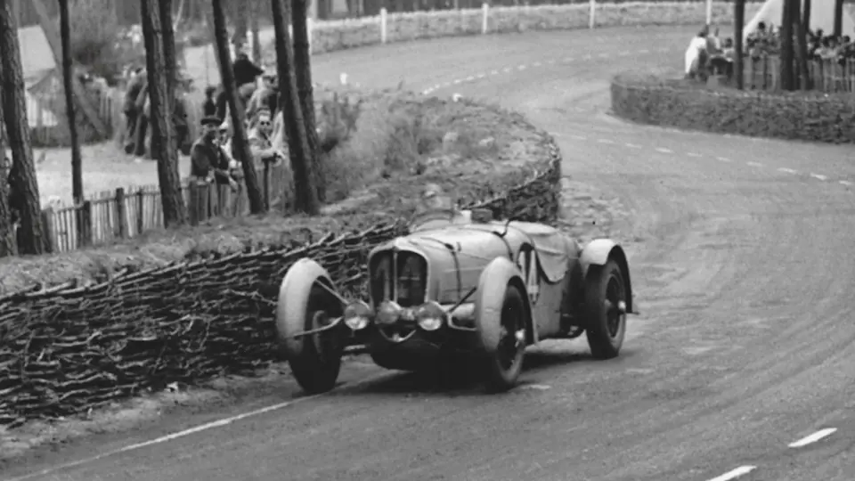 Leaving the Esses, Gaston Serraud hurtles down Tetre Rouge at the 1938 24 Hours of Le Mans.