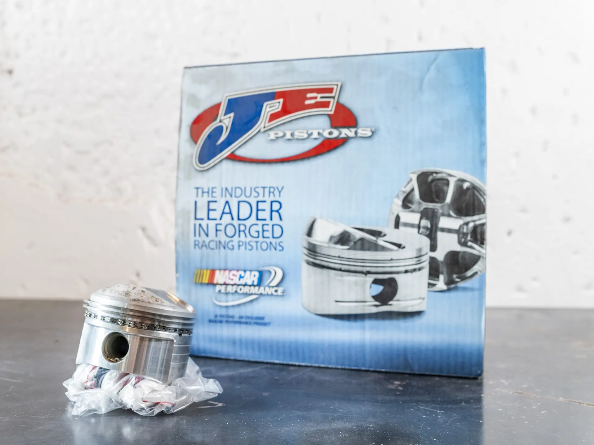 Jegs Racing Piston Rods Custom JE Racing Pistons for Early Porsche 911 2.0 | Magnus Walker: The ...