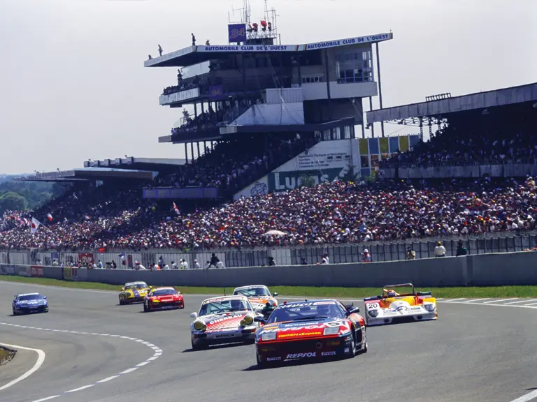 Chassis no. 97553 at the 1994 24 Hours of Le Mans.