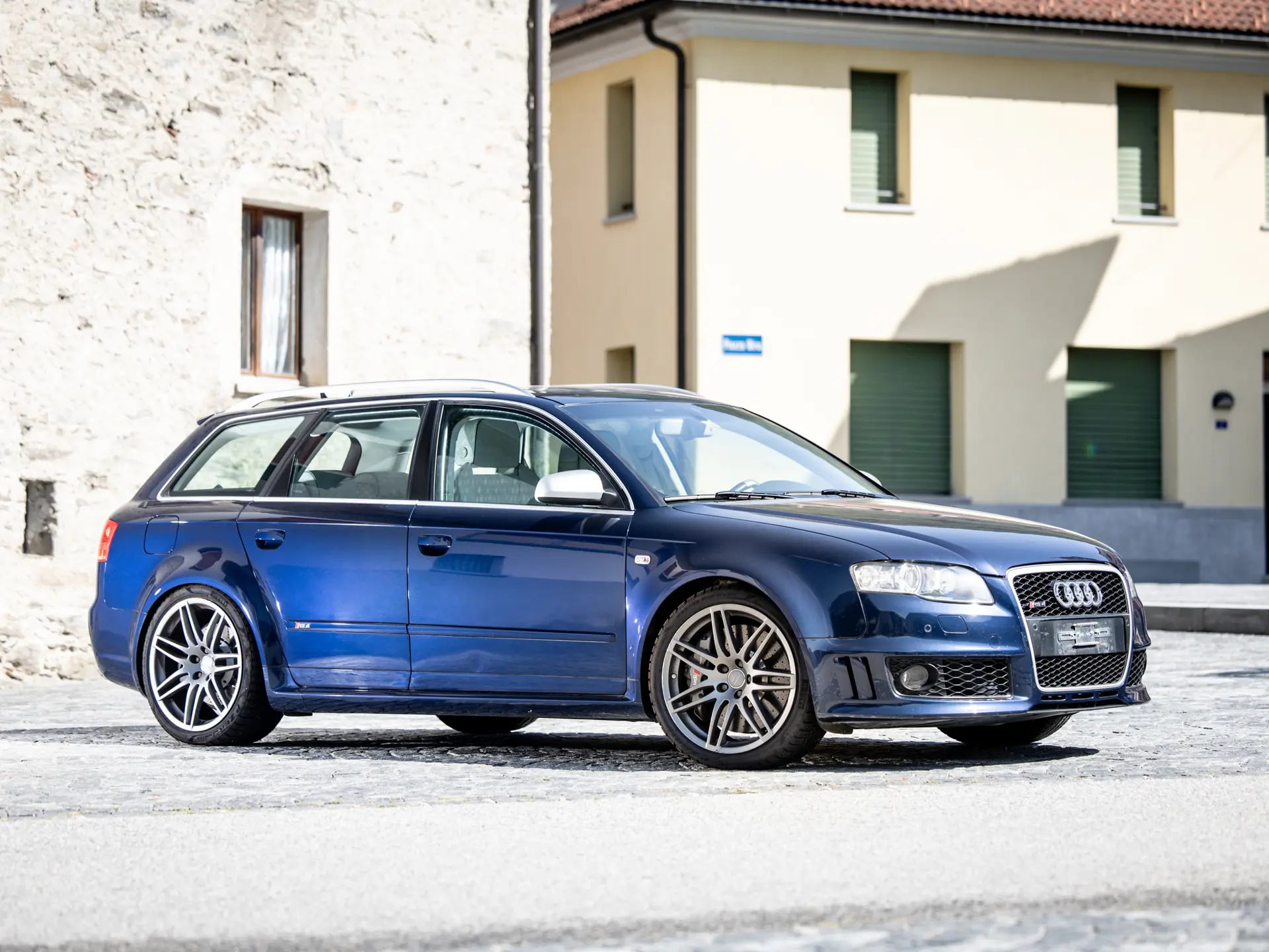 Audi RS4 B7 2006 スプリントブルー 1/18 Audi RS4 B7 2006 スプリントブルー 1/18（アウディ】 RS4