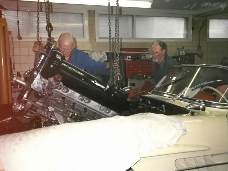 Ron Cushway removing the engine on his 300 SL Roadster.