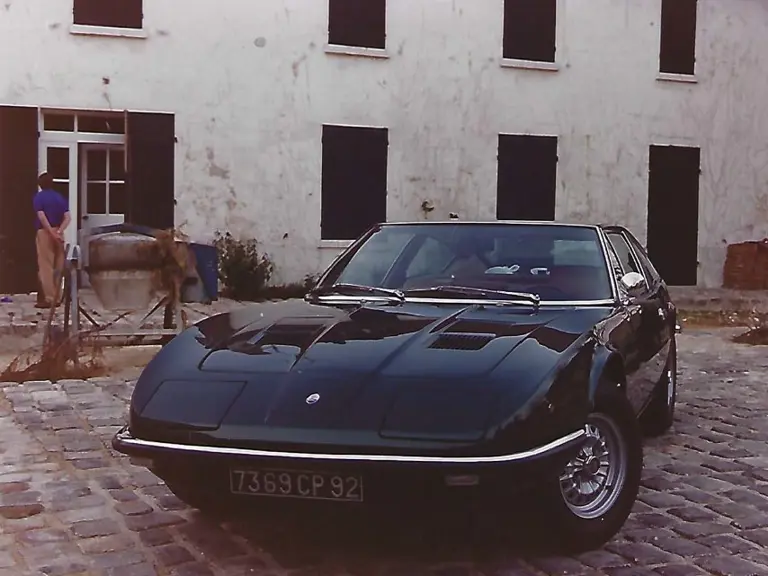 The Ghibli is captured outside the home of its first owner, a Parisian stockbroker, in Marnes-la-Coquette (25 September 1972).