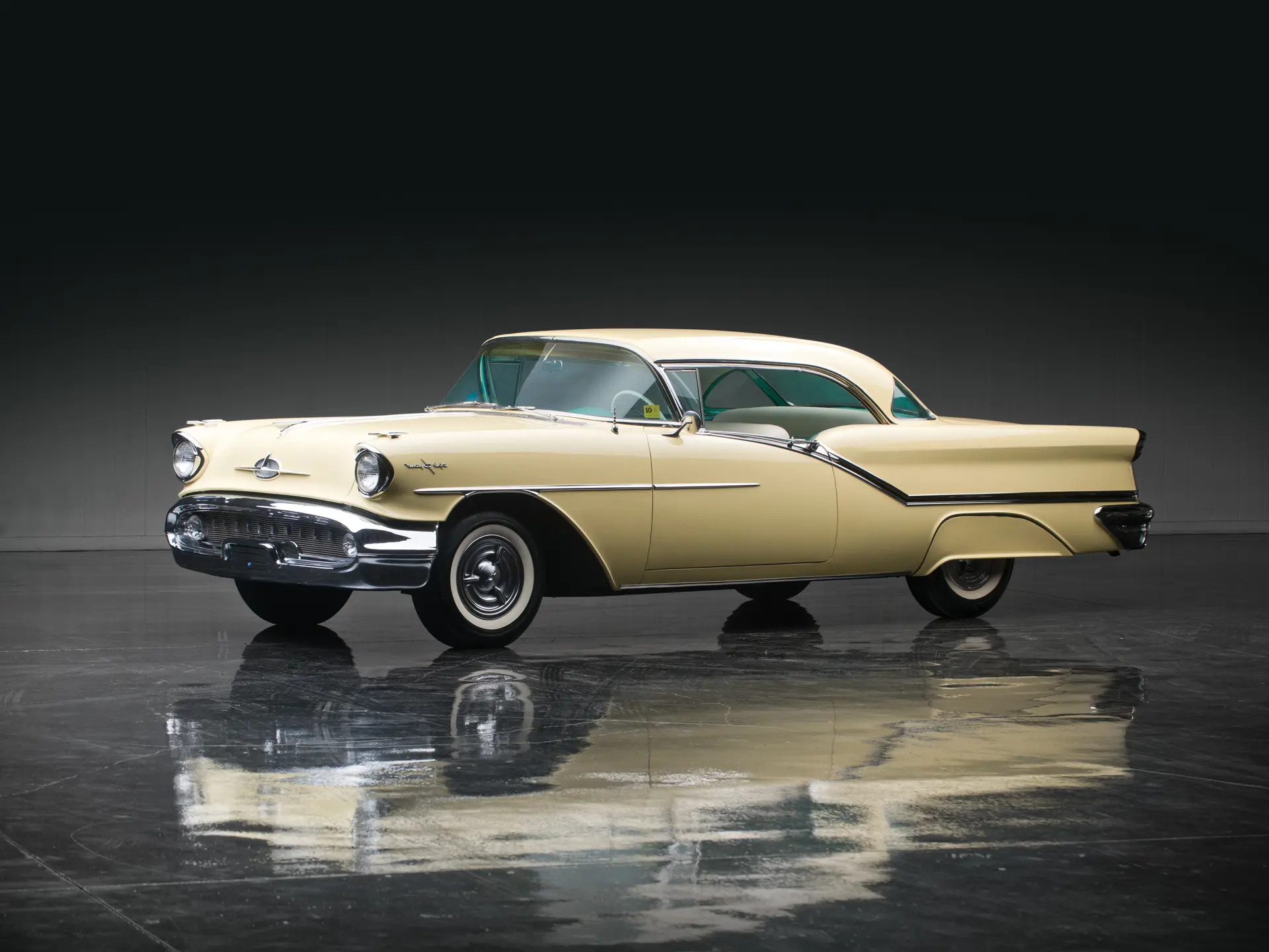 上等な Oldsmobile 1957 Starfire Coupe Hardtop Holiday Ninety-Eight オットマン・スツール