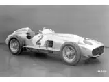 The W 196 R in its open-wheel configuration. This photo shows chassis number 00009/54 as raced by Juan Manuel Fangio in the 1955 Formula Libre Buenos Aires Grand Prix. For this race, the car was fitted with the 3-liter sports engine from the 300 SLR.