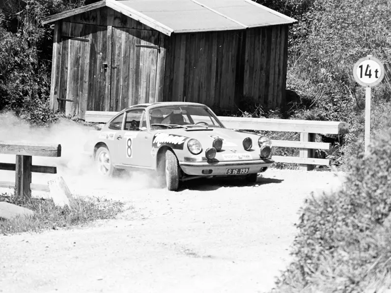 Joginder Singh behind the wheel of the 911 S during the 1969 Internationale Semperit Rally.