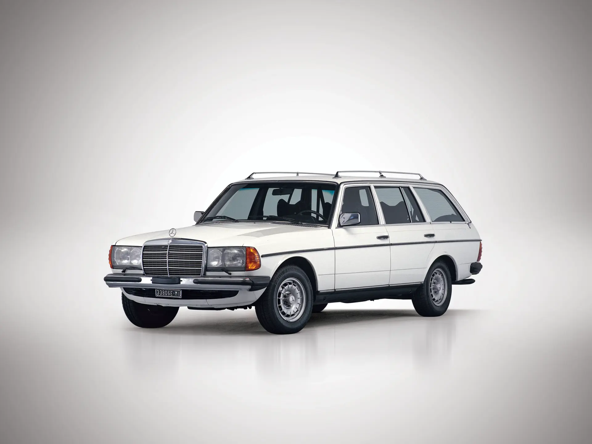 tamo2320　 Mercedes-Benz 280TE 1/18 845b9abdac886ab34c6db289c1fbf1