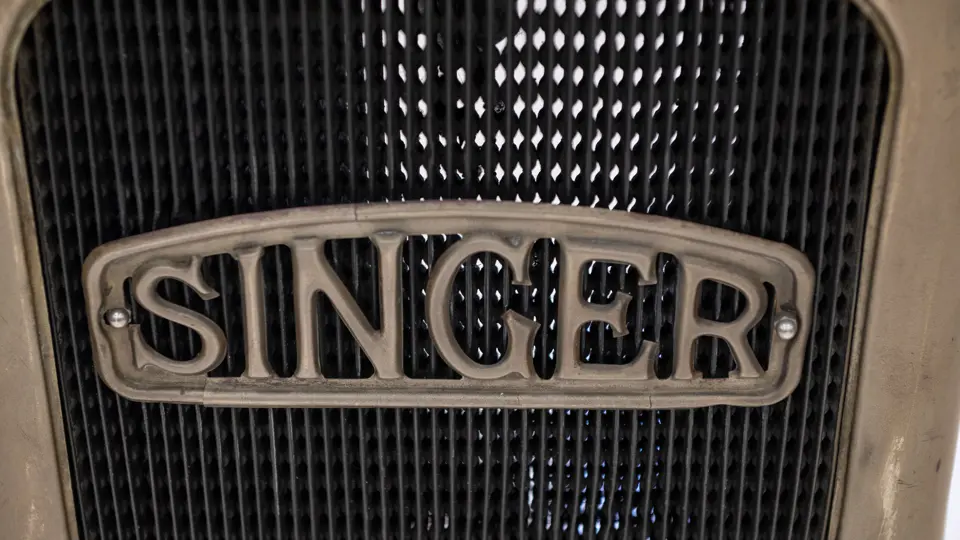 Lead Singer Radiators Singer Radiator | Unwrapped | The Connoisseur’s Collection | RM Sotheby's