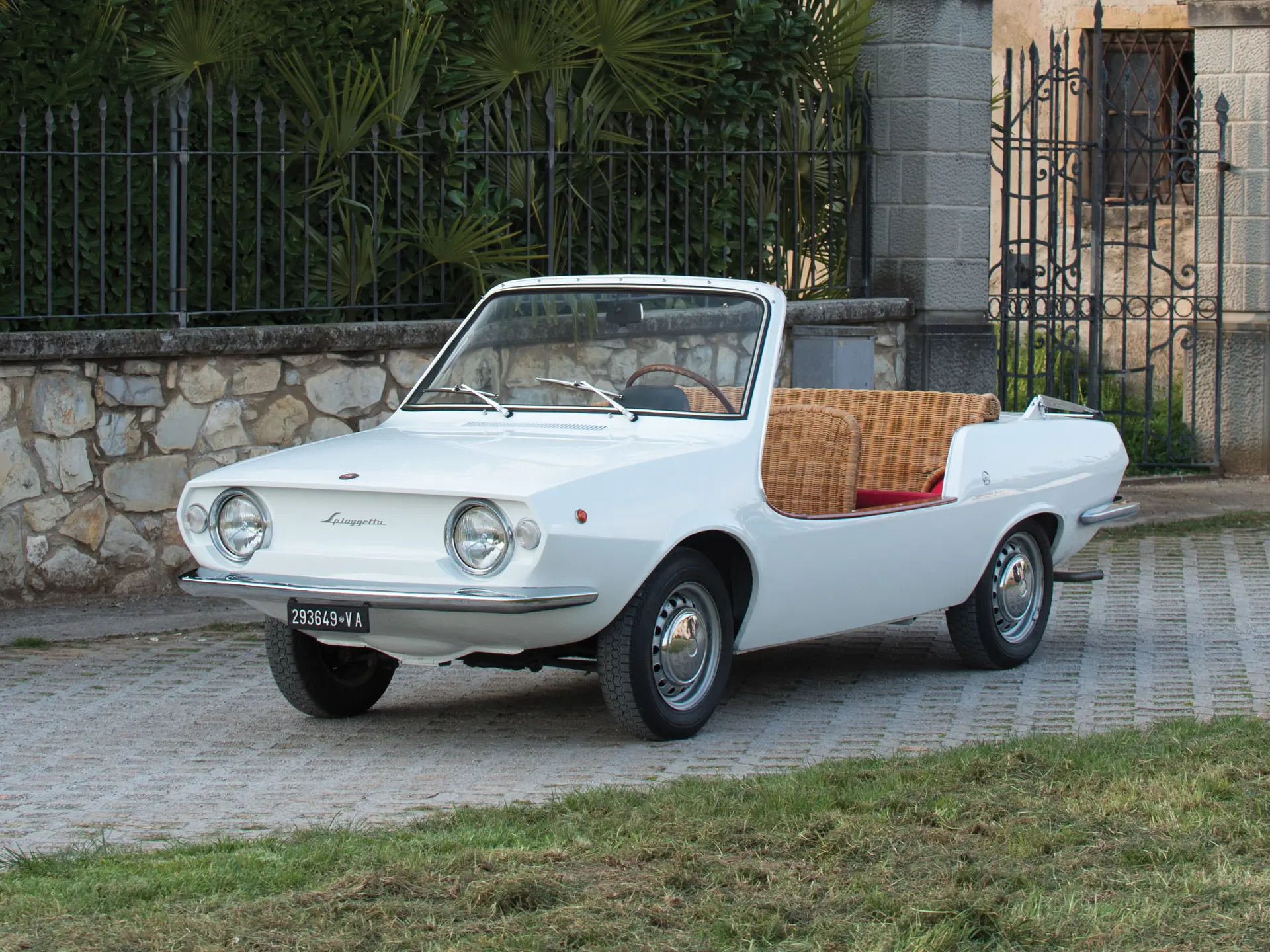 フィアット　850 メーベトーイズ 1970 Fiat 850 Spiaggetta by Michelotti | Monaco 2016 | RM Sotheby's
