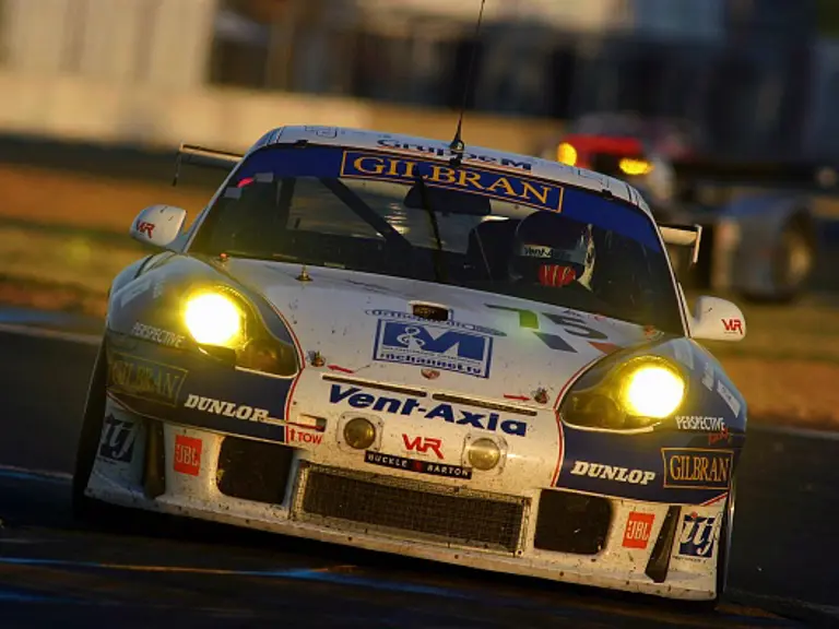 Racing under new ownership for 2004, the 911 completed the 24 Hours of Le Mans in 2004.