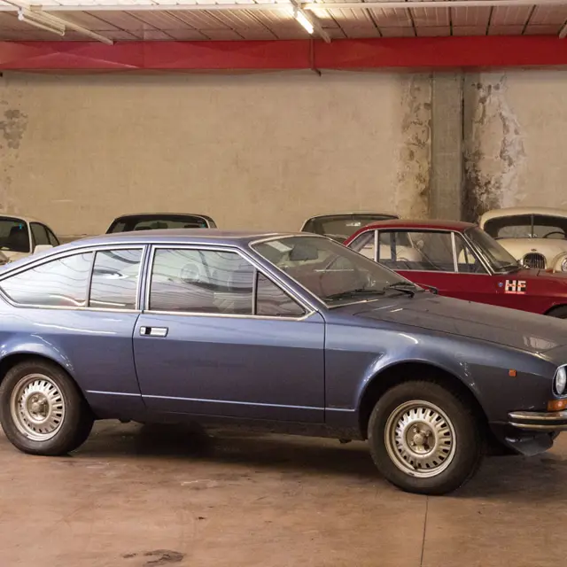Alfa Romeo Giulia GTV 1976 スロットカー 1976 Alfa Romeo Giulia - Type 105 Market - CLASSIC.COM