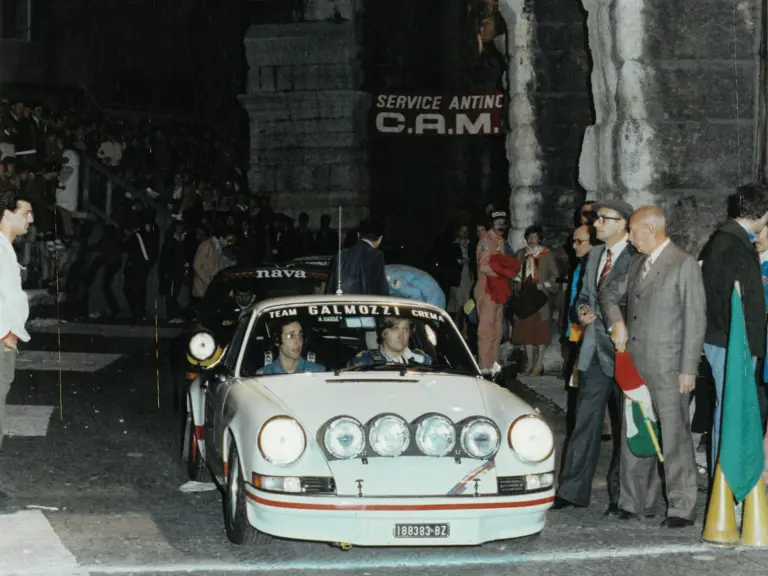 Chassis 573 passes a checkpoint at the 1979 Rallye du Valli.