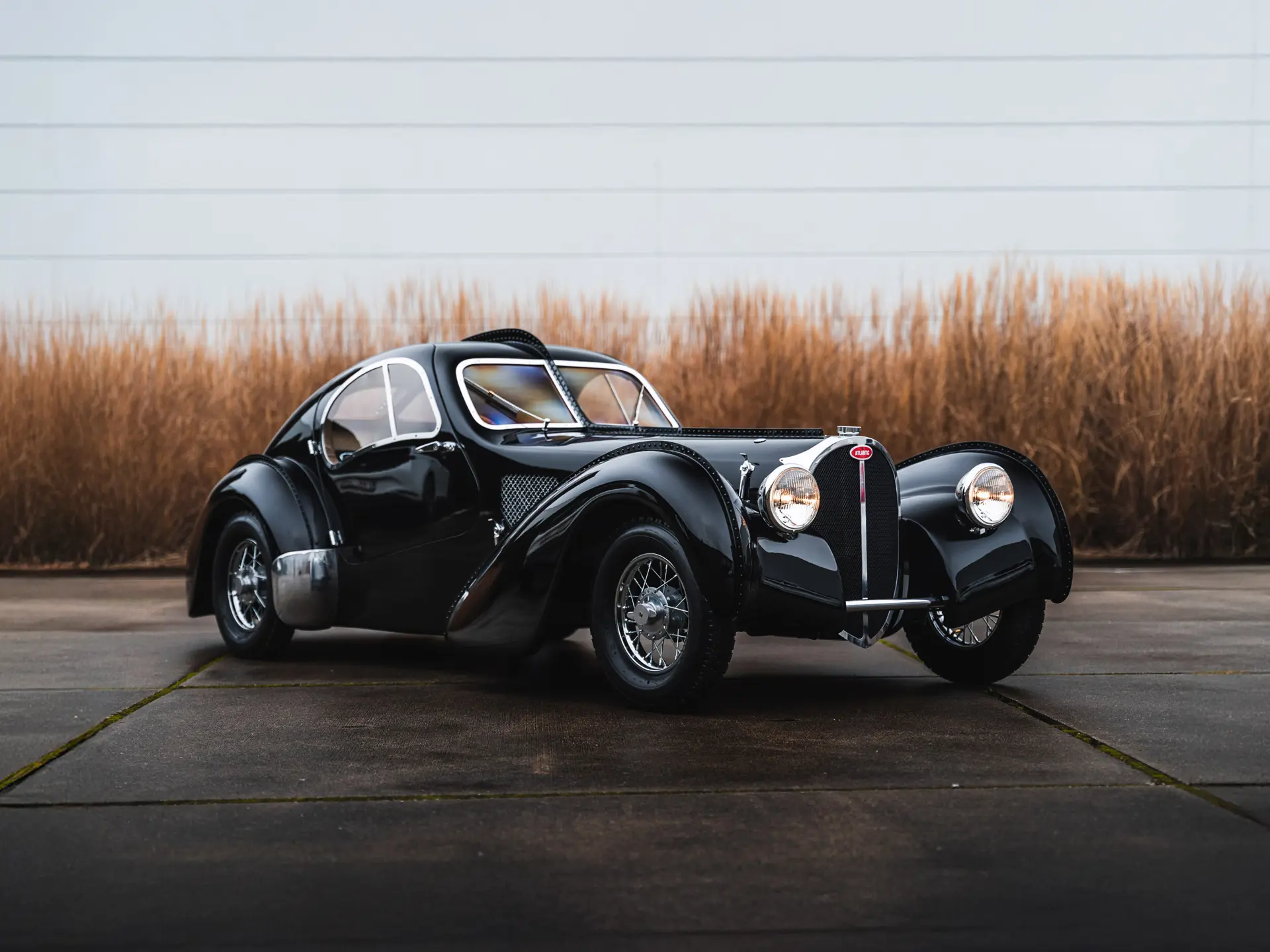 CMC Bugatti Typ 57 SC Atlantic Coupé CMC BUGATTI 57 SC ATLANTIC COUPE CHASSIS NR 57.591 BLACK M