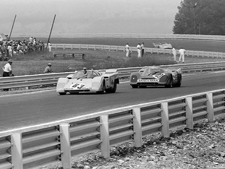 Alain de Cadenet leads Mario Cabral’s Porsche 917 K at the 1971 Cam Am race at Watkins Glen.