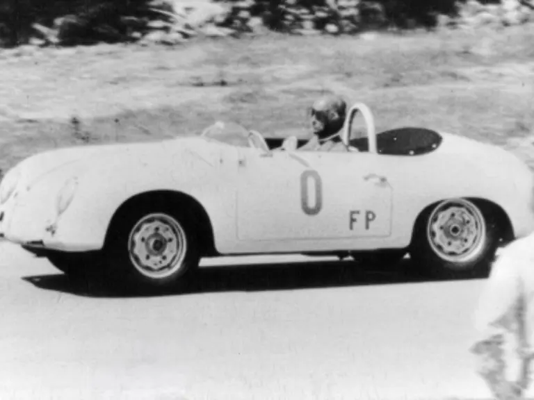 Chassis 84711 racing in period.