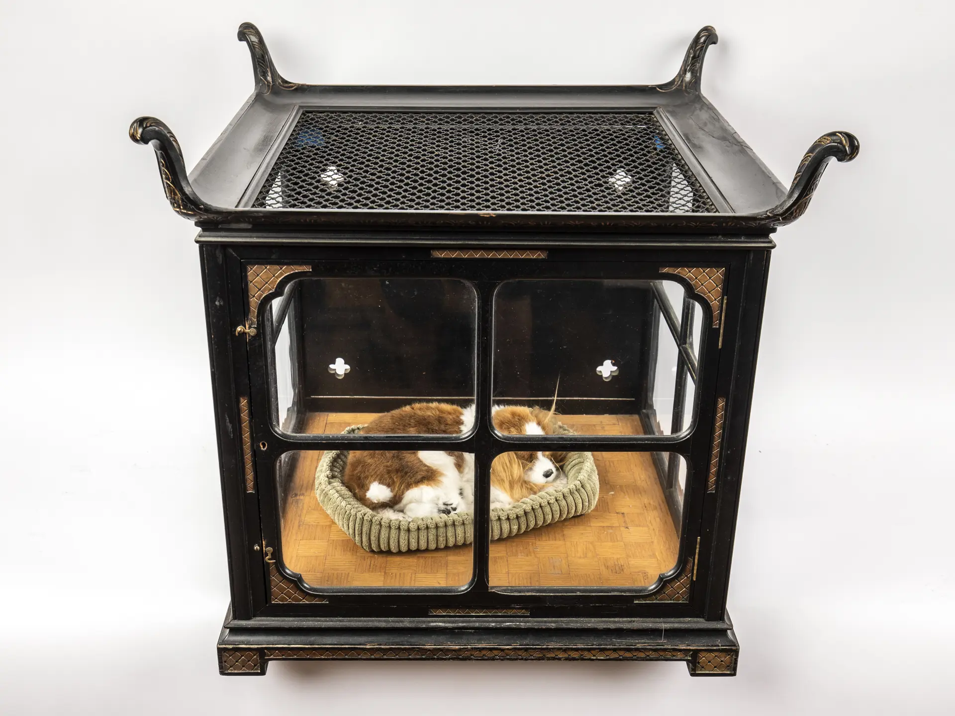 Dog Crate | Handle with Fun | RM Sotheby's