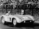 Curt Lincoln flies past the crowd at the Eläintarhanajo GP on 12 May 1957. He would finish in 4th overall and take home a class victory.