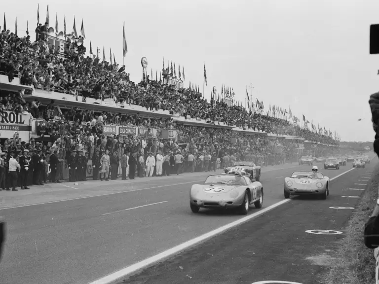 The RS 60 as seen shortly after the start of the 1960 24 Hours of Le Mans.