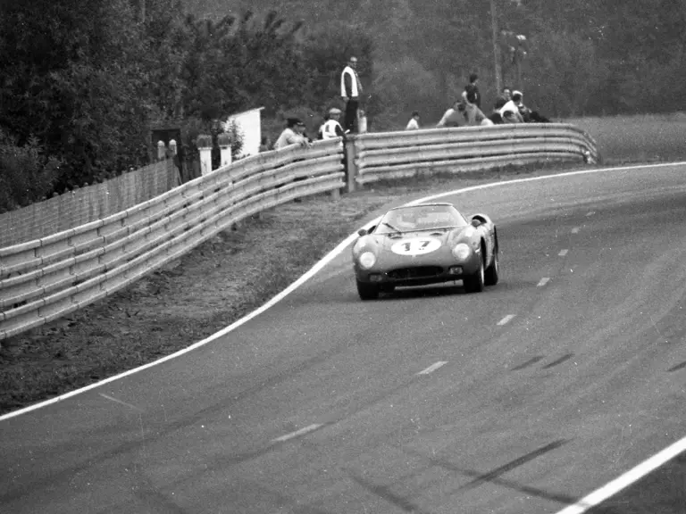 Chassis no. 5893 at the 1969 24 Hours of Le Mans.